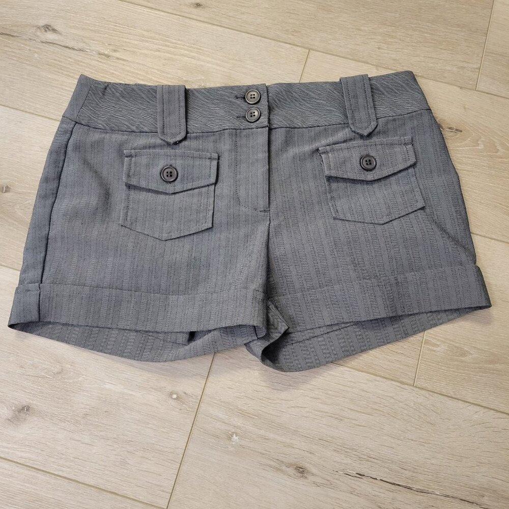 I.Q Authentic Brand Cuffed Gray Black Striped Short Shorts Sz 7